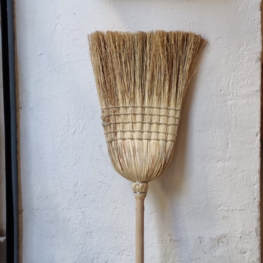 ESCOBA PLANA