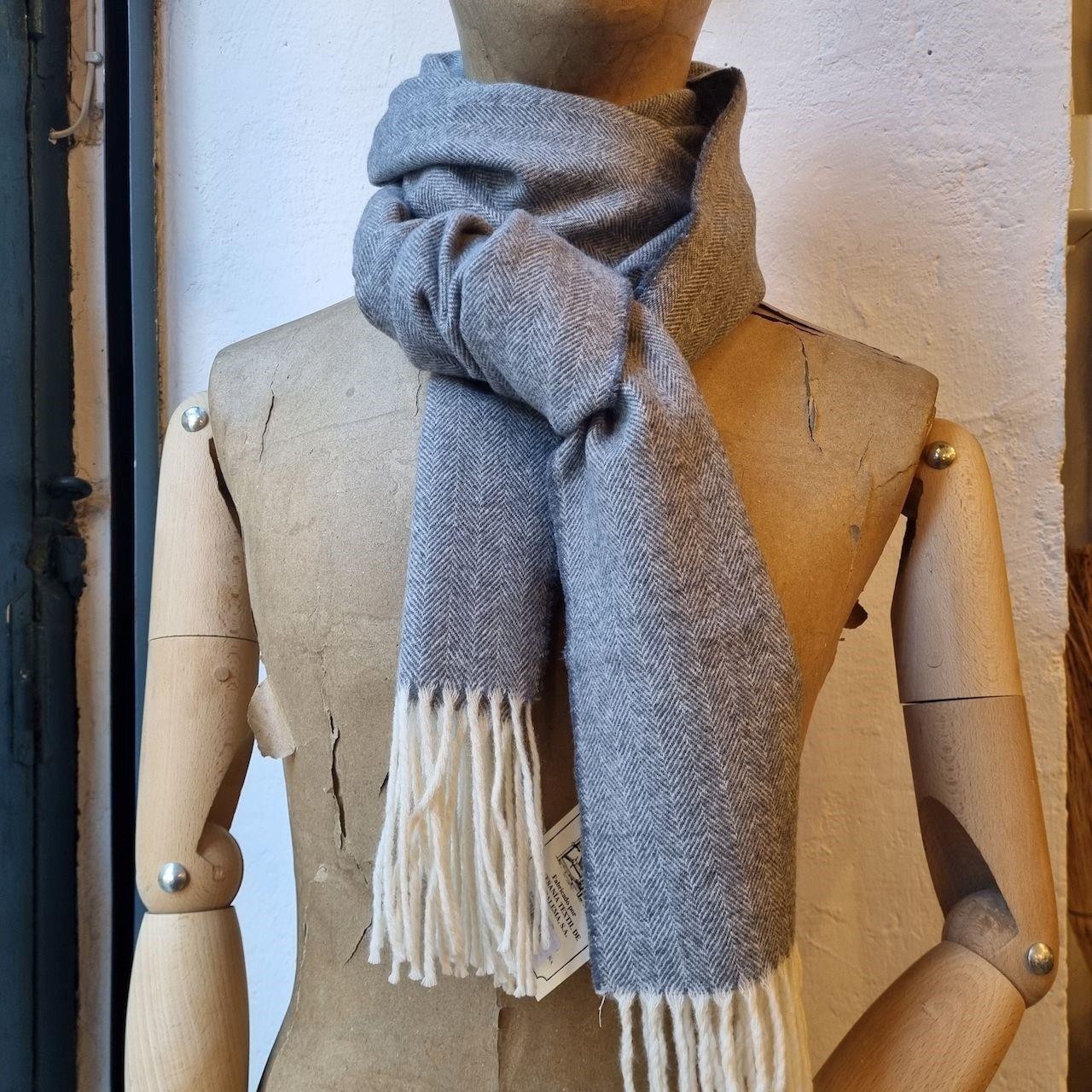 BUFANDA ANCHA GRIS MEDIO | GRAZALEMA