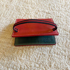 CARTERA ROJA INTERIOR MUSGO | VALENTÍN DEL BARRIO