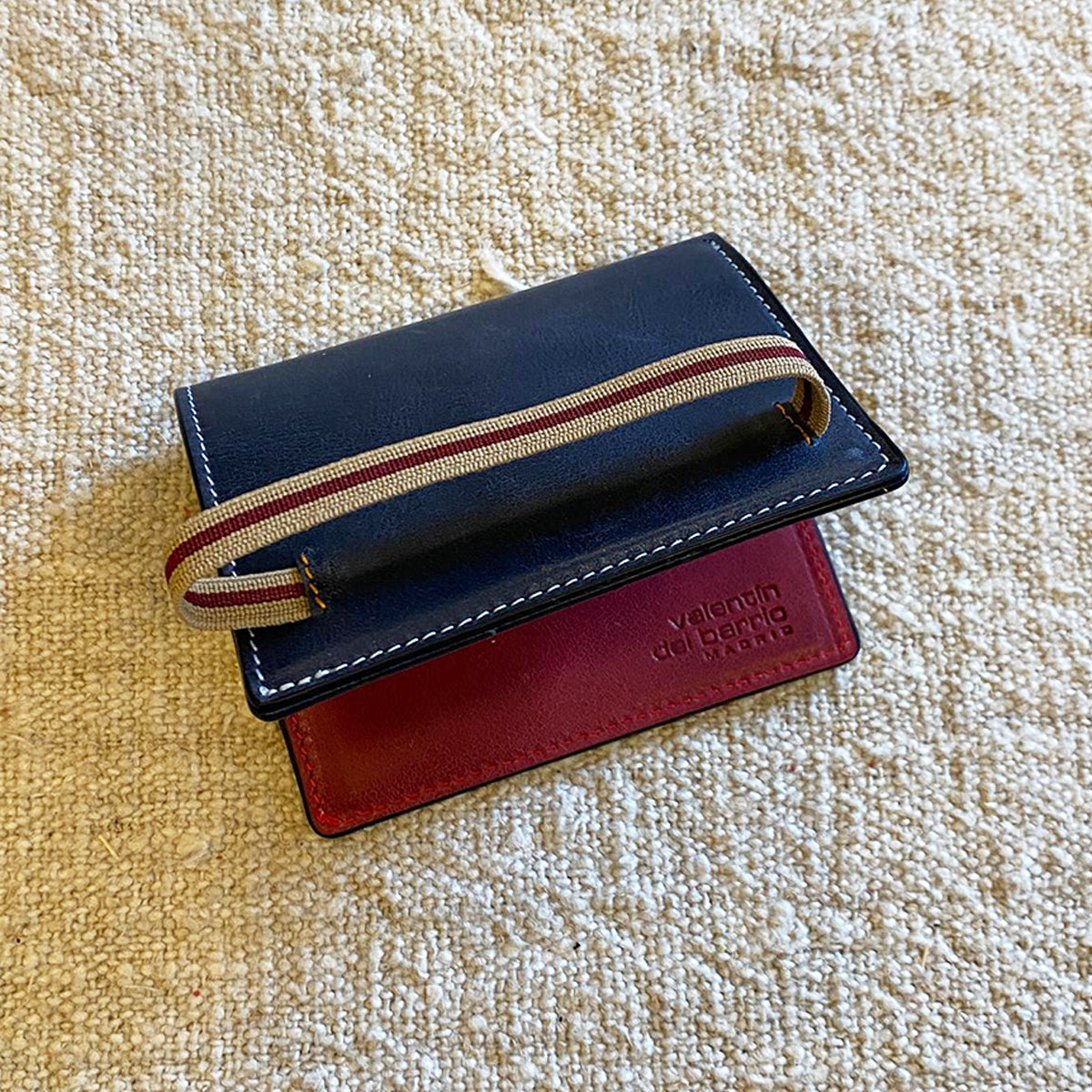 CARTERA AZUL MARINO INTERIOR BURDEOS | VALENTÍN DEL BARRIO