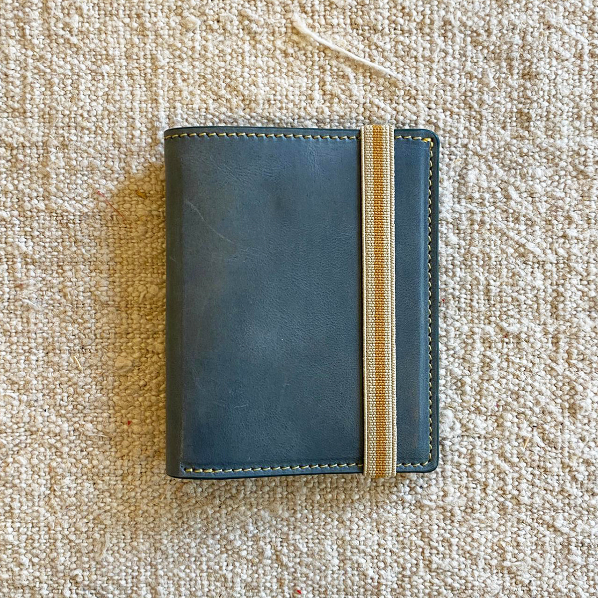 CARTERA GRIS INTERIOR MOSTAZA | VALENTÍN DEL BARRIO