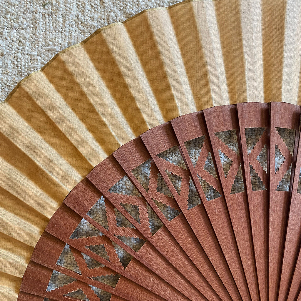 Simple red fan | Valencia