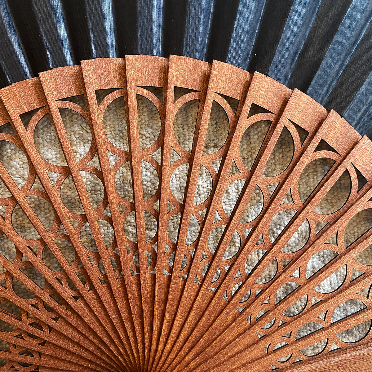 ABANICO TROQUELADO NEGRO | VALENCIA