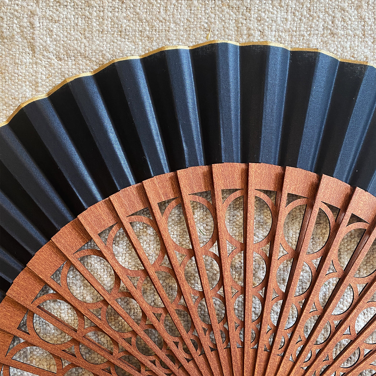ABANICO TROQUELADO NEGRO | VALENCIA