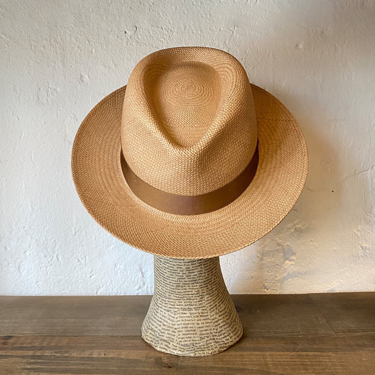 MOCHA HAT WITH 2 COLOR RIBBON V2025