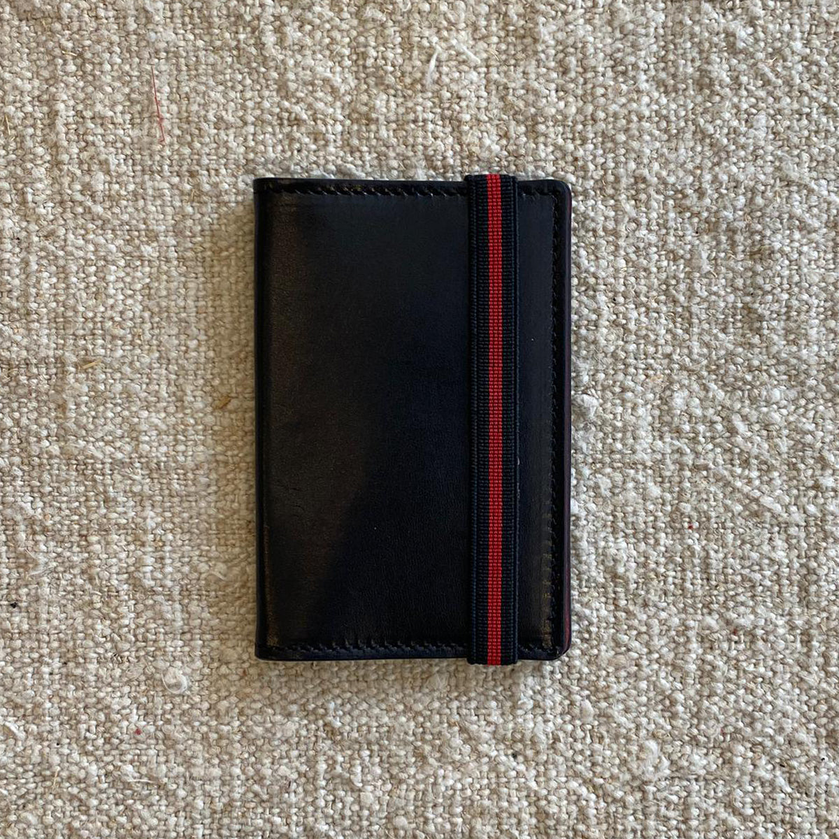 TARJETERO NEGRO INTERIOR BURDEOS | VALENTÍN DEL BARRIO