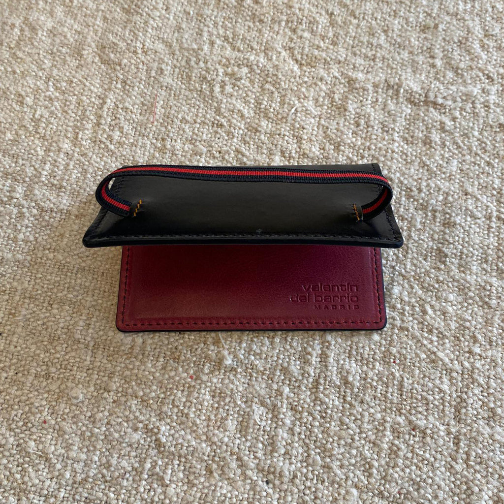 TARJETERO NEGRO INTERIOR BURDEOS | VALENTÍN DEL BARRIO