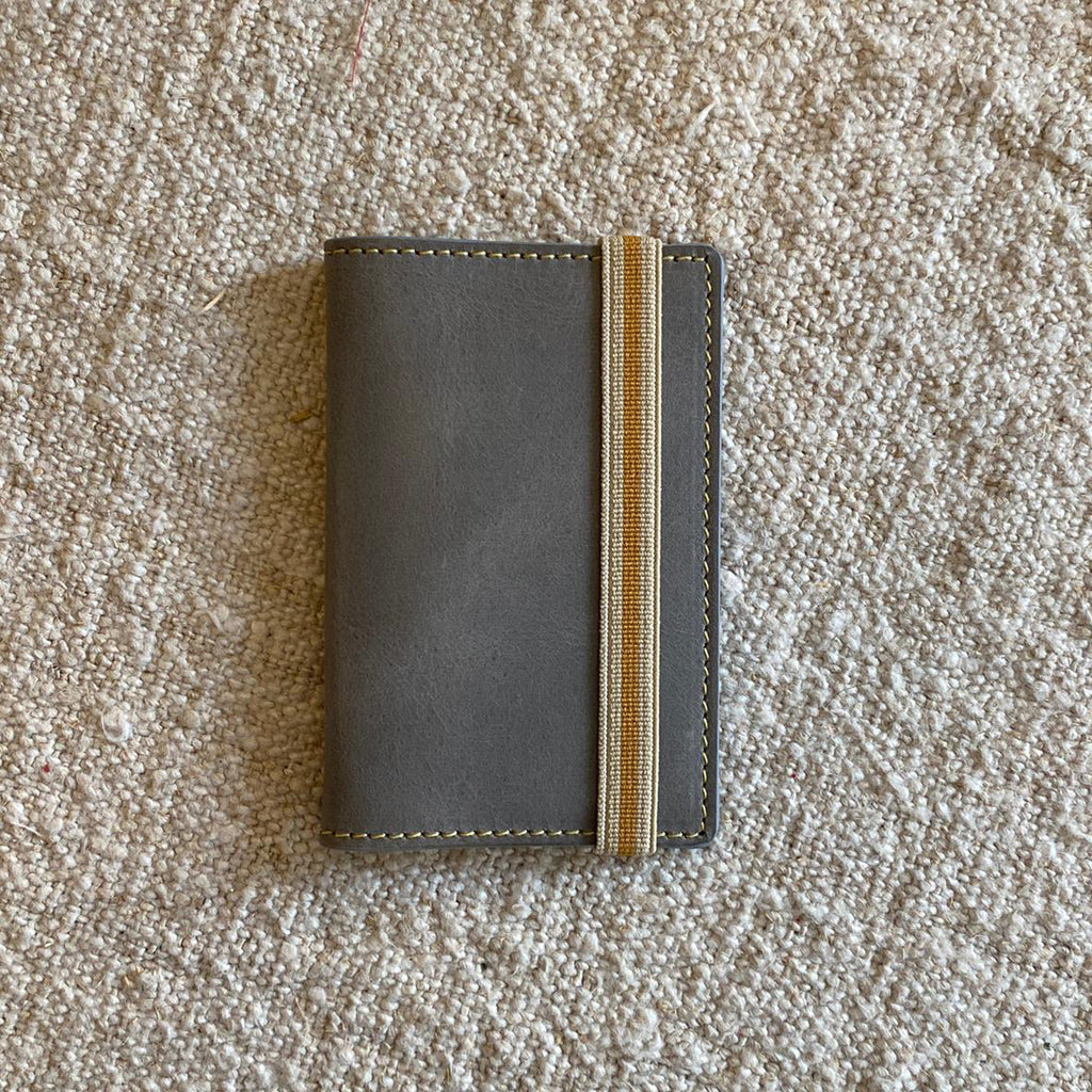 TARJETERO GRIS MOSTAZA | VALENTÍN DEL BARRIO