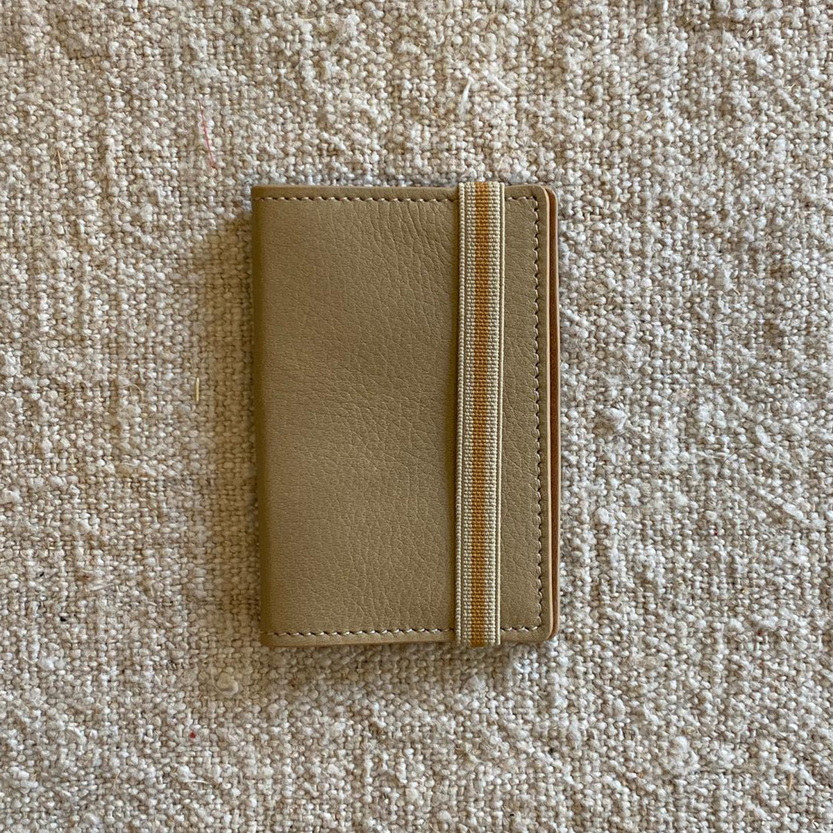 TARJETERO BEIGE CREMA | VALENTÍN DEL BARRIO