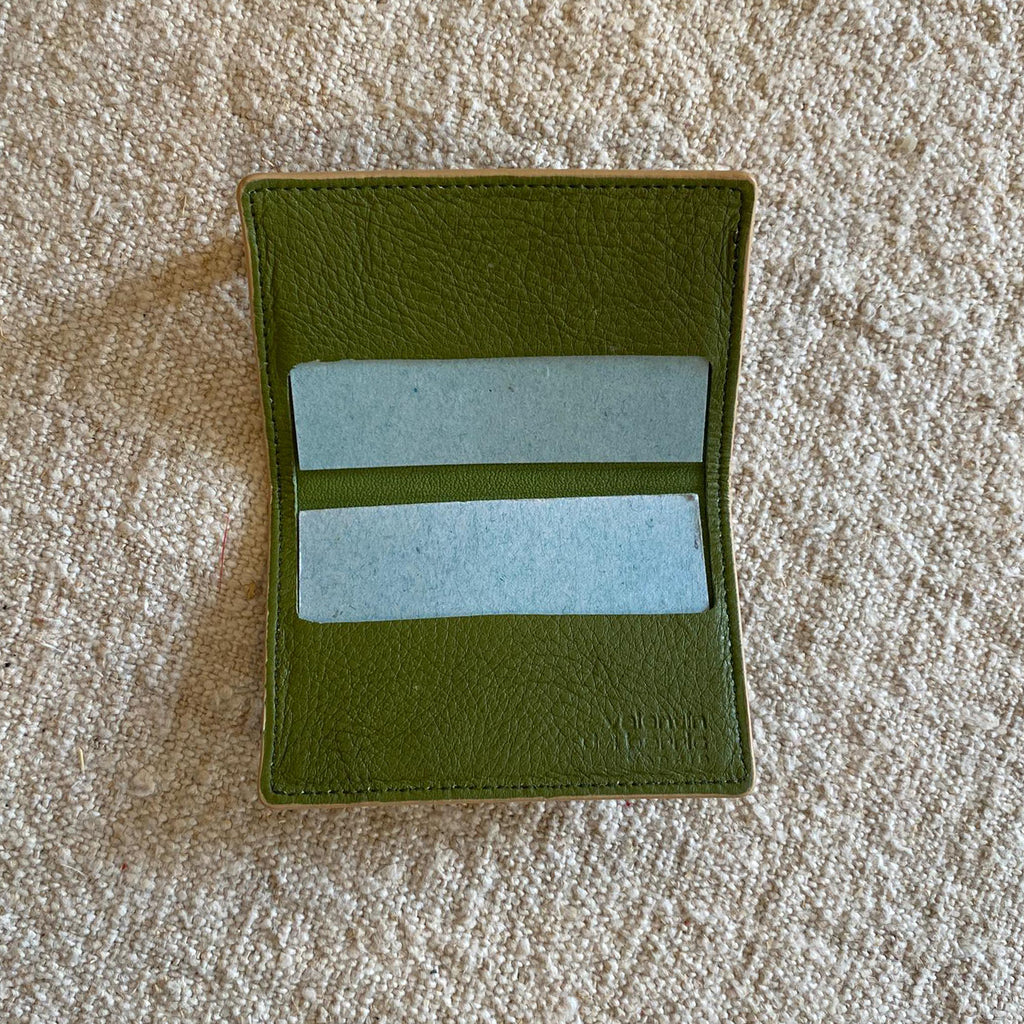 TARJETERO CREMA INTERIOR VERDE | VALENTÍN DEL BARRIO