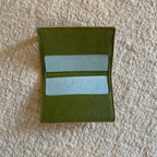 TARJETERO CREMA INTERIOR VERDE | VALENTÍN DEL BARRIO