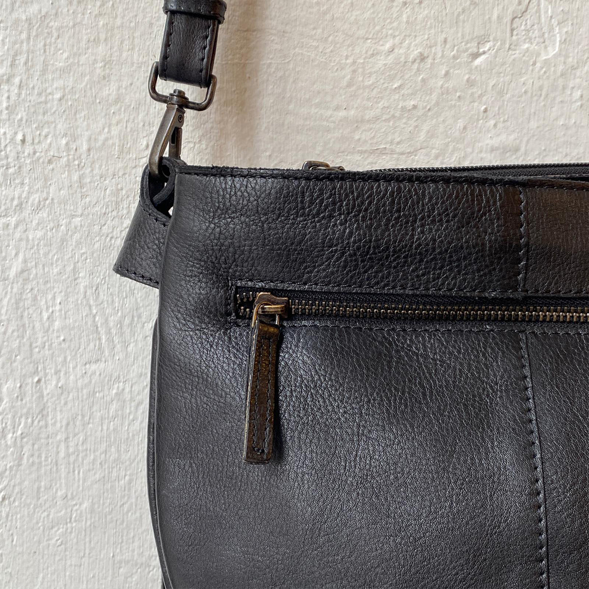 BOLSO SOLAPA NEGRO | CÁDIZ